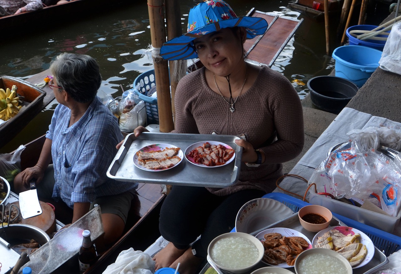 Eating Cheap Food in Bangkok | Street food in Bangkok 