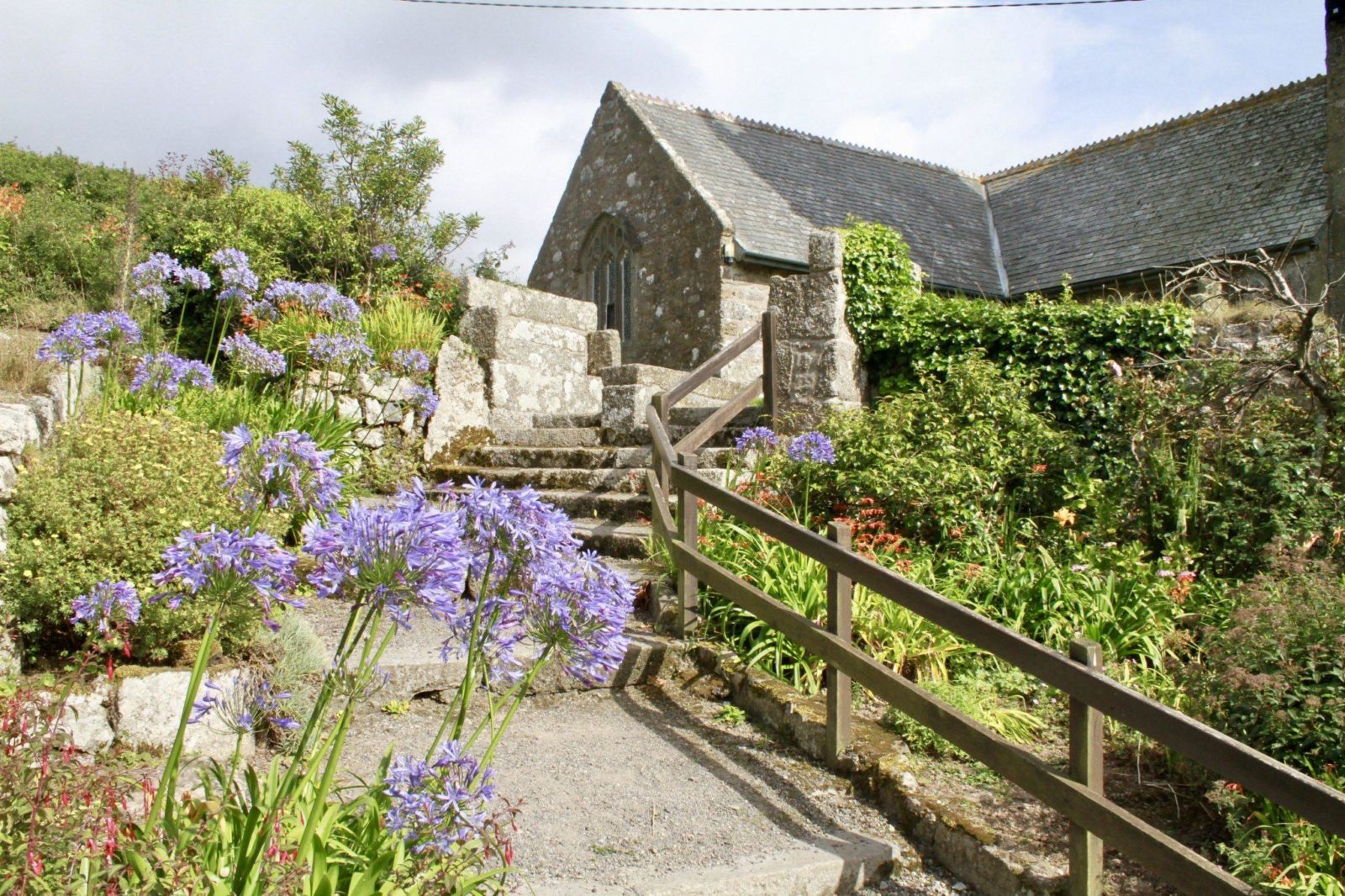 The Minack in Cornwall has been on my places to see in Cornwall for years. I decided coastal walking Porthcurno to Gwennap Head was the way to see it.