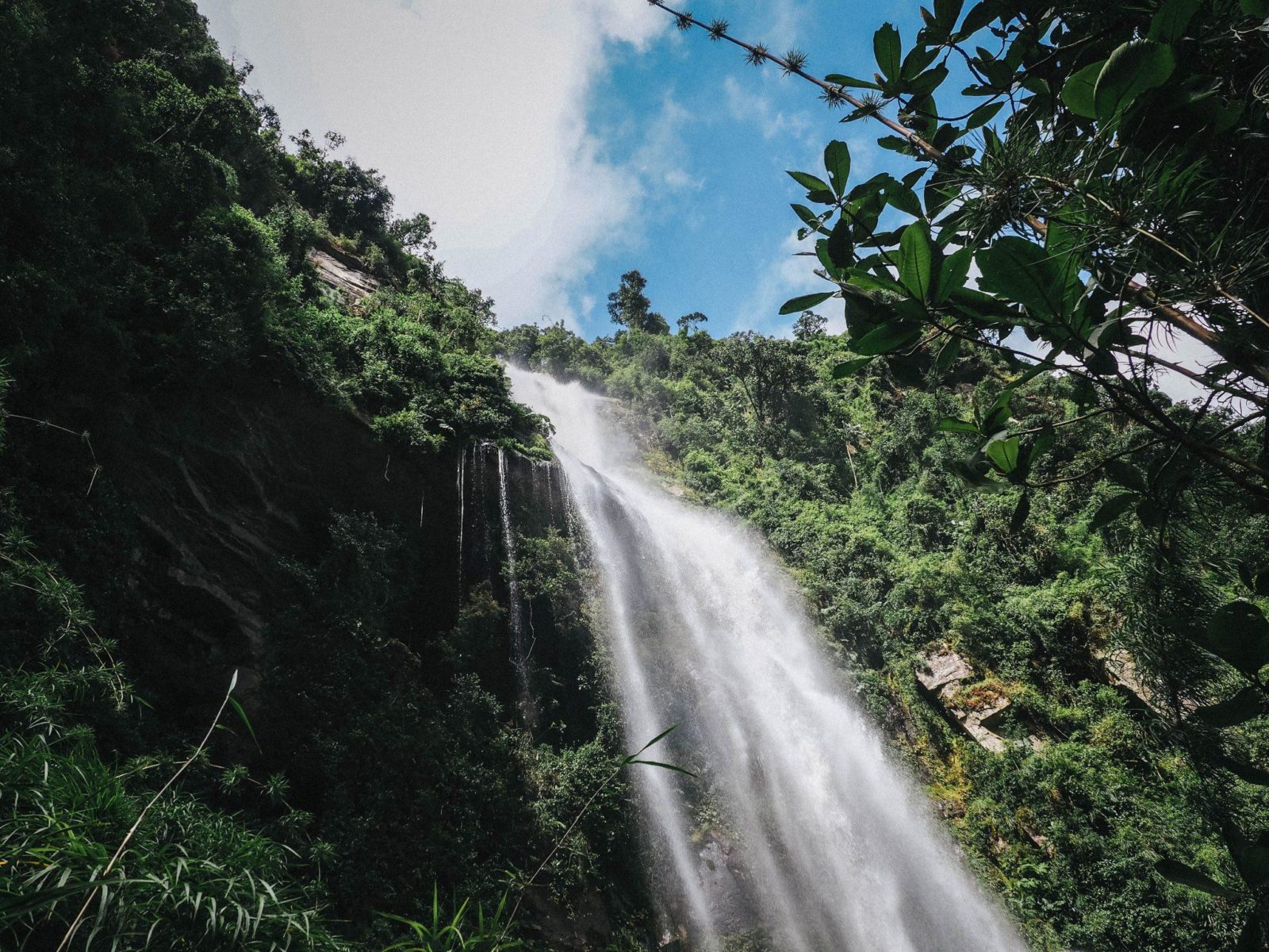 Colombia Guides | La Correra Waterfall