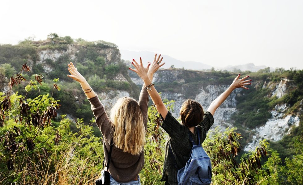 How do you meet solo travelers when traveling? 13 ways to make friends