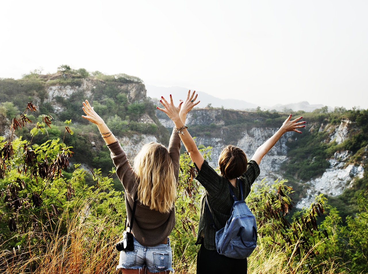 How do you meet solo travelers when traveling? 13 ways to make friends