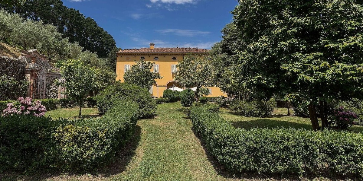 holiday villas in Tuscany with pool