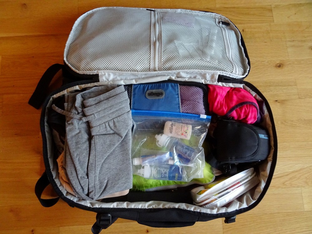 Women's Digital Nomad Packing List  Clothing & Toiletries For Minimalist  Carry On Travel 