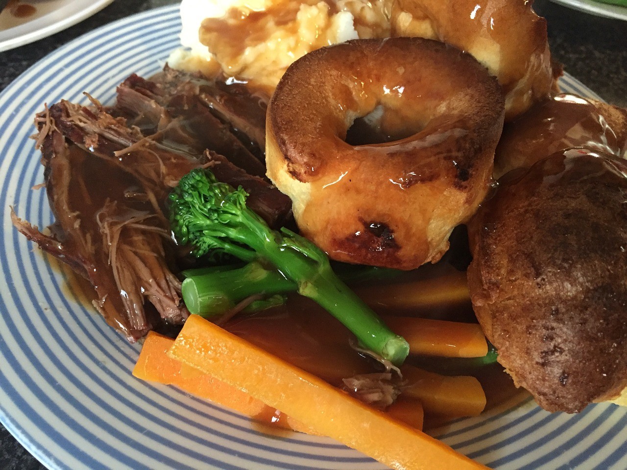 popular food in London sunday roast dinner