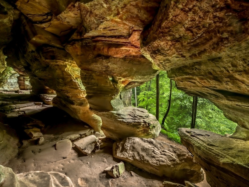 Best things to Do in Hocking Hills | Rock House Cave Ohio