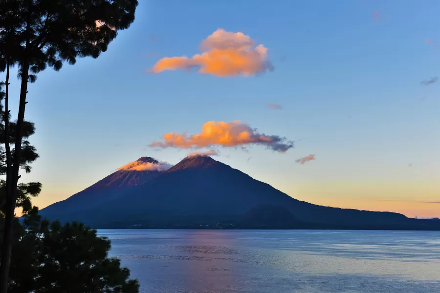 atitlan,lago atitlan,lake atitlan map,is lake atitlan safe
