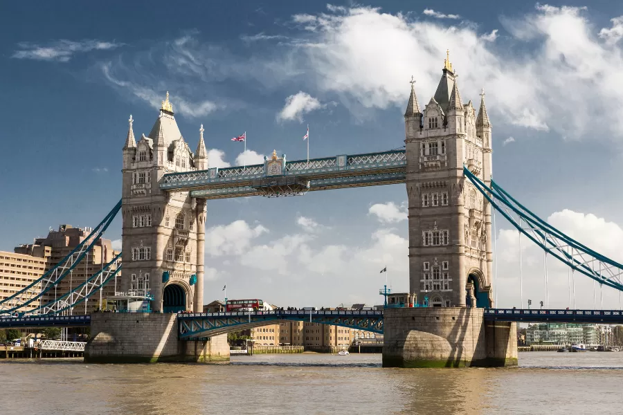 uk travel guide,best months to visit england,travel guides uk