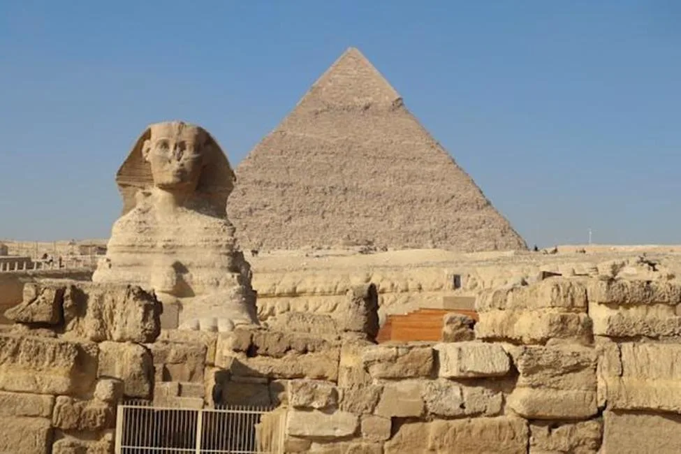 Cairo attractions,Pyramids of Giza,Egyptian Museum,Khan el-Khalili,Cairo itinerary,things to do in Cairo,Cairo travel guide,Grand Egyptian Museum,Giza pyramids tour,Cairo sightseeing,Egypt travel,Islamic Cairo,Coptic Cairo,Cairo tourism,Egypt vacation